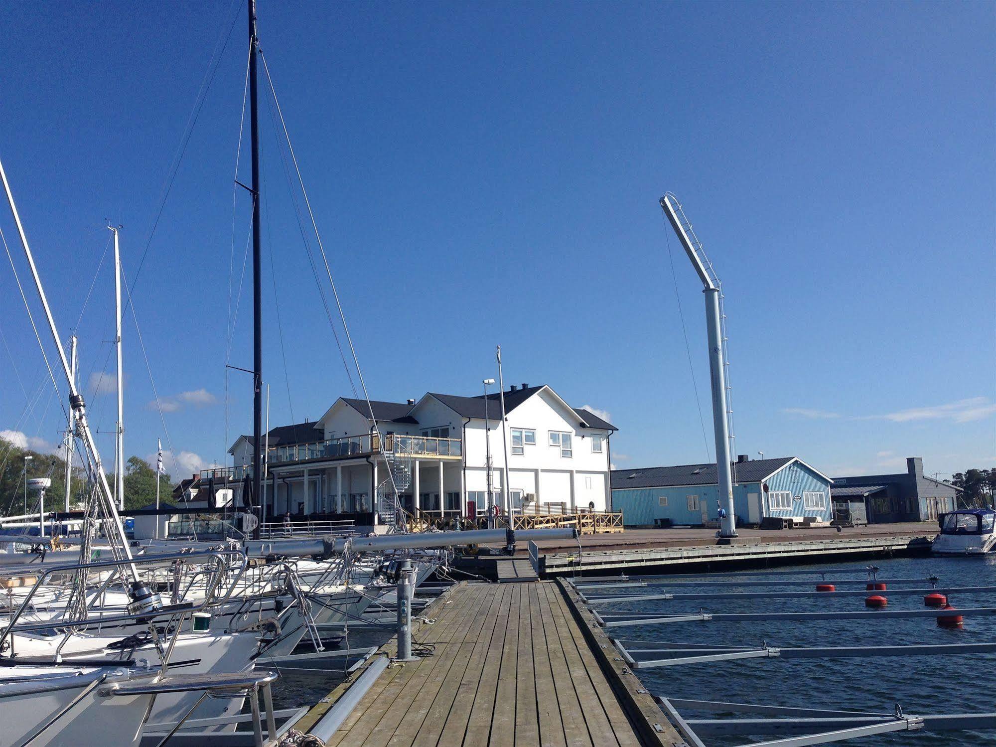 Hotell Hamnen Färjestaden Esterno foto